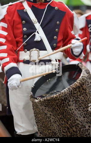 L'homme Basque en costume militaire période de tambours, de la Tamborrada, Donostia San Sebastian, Pays Basque, Espagne. Banque D'Images