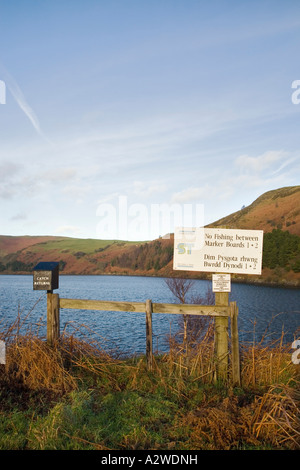Réservoir à l'ouest de Clywedog y Bwch barrage gle en hiver Powys Pays de Galles UK Banque D'Images