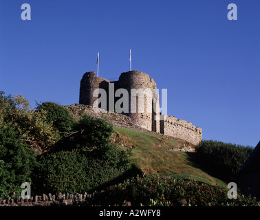 Le reste du château de Criccieth à plus Tremadov Bay sur la côte sud de la péninsule de Lleyn dans le Nord du Pays de Galles. Banque D'Images