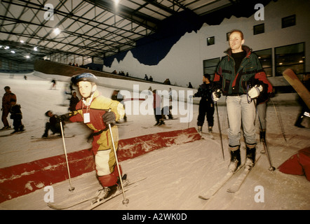 Météo artificiel en intérieur toutes les pistes de ski. Milton Keynes, Angleterre Banque D'Images