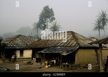 L'aube à Gbeka village, Sierra Leone, Afrique Banque D'Images