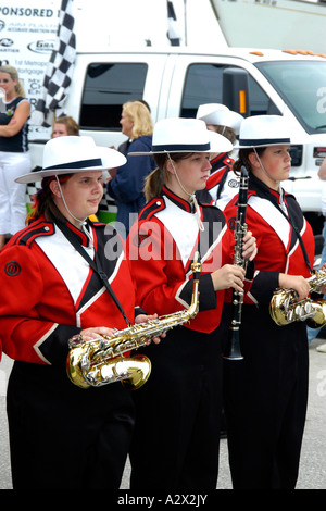 High School band lors d'un défilé au Michigan Banque D'Images