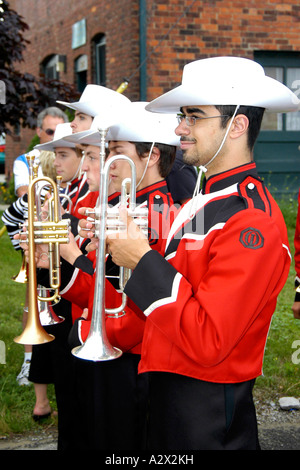 High School band lors d'un défilé au Michigan Banque D'Images