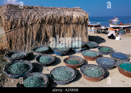 Les pêcheurs préparer la palangre dans la baie de Saros, sur la mer Egée en Turquie. Banque D'Images