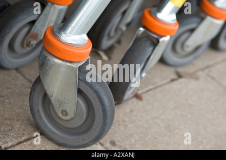 Roues de chariot de supermarché Sainsburys United Kingdom Banque D'Images