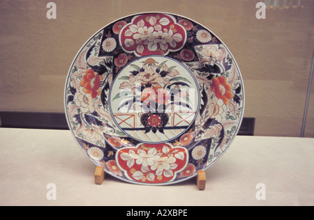 Japon Tokyo Ueno Park Musée National de Tokyo ware Imari grand plat période EDO C18 Banque D'Images