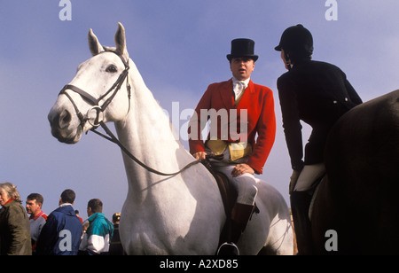 Maître de la chasse au renard Foxhounds. Le Heythrop Hunt la rencontre. Nether Worton, Oxfordshire Angleterre des années 1991 1990 Royaume-Uni HOMER SYKES Banque D'Images