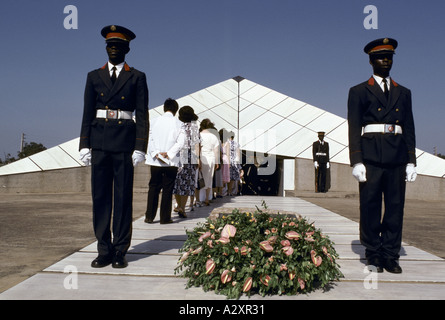 Mozambique 1987 Cérémonie de dépôt de gerbes sur la tombe de Samora Machel du Mozambique sur la journée de la femme avril 1987 1987 Banque D'Images