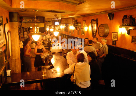 Bar irlandais dans le Casco Viejo, Bilbao, Espagne Banque D'Images
