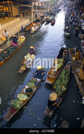 L'Damnern Saduak floating market - l'un des derniers marchés authentiques dans la banlieue de Bangkok, Thaïlande Banque D'Images