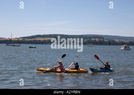 Famille canoë sur la rivière Exe à Lympstone Banque D'Images