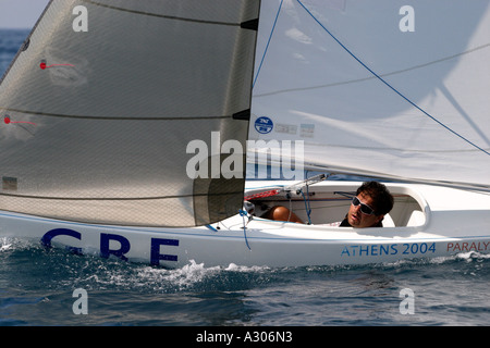 Stamatis Kalligeris de Grèce participe à la course 7 des 2 Mixte 4mR catégorie ouverte pendant la Jeux paralympiques d'Athènes Banque D'Images