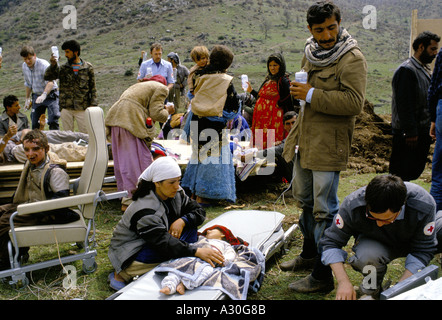 Enfants malades au camp de réfugiés d'isikveren Iran Iraq border 1991 Banque D'Images