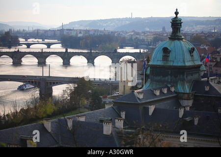 Vue sur la Vltava de parc Letna Prague République Tchèque Europe Banque D'Images