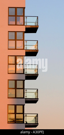 Appartements modernes sur la plage sur la côte sud, Royaume-Uni. Photo de Jim Holden. Banque D'Images