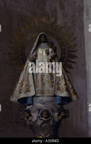 Statue religieuse de la Vierge Marie portant Jésus, La Havane, Cuba Banque D'Images