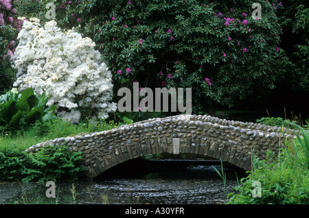 Jardin Hall Hoveton silex faible pont passerelle Printemps Banque D'Images