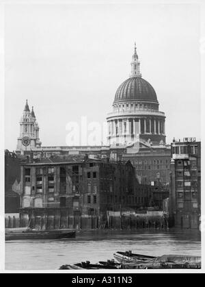 St Pauls Dans Thames Banque D'Images