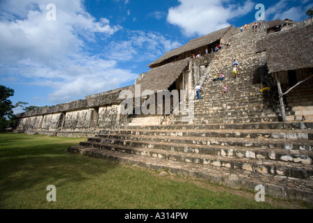 L'Acropole pyramide à la ruiné ville maya de Ek Balam en Yucatan Mexique Banque D'Images