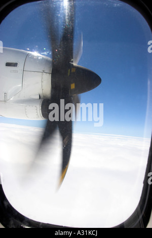 Vue par la fenêtre du turbopropulseur sur ATR72 Aerospatiale avions exploités par Air New Zealand. Banque D'Images