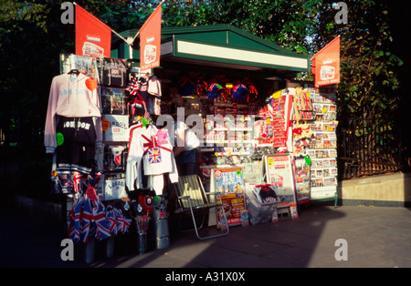 Kiosque de souvenirs à Hyde Park Corner, centre de Londres, UK Banque D'Images