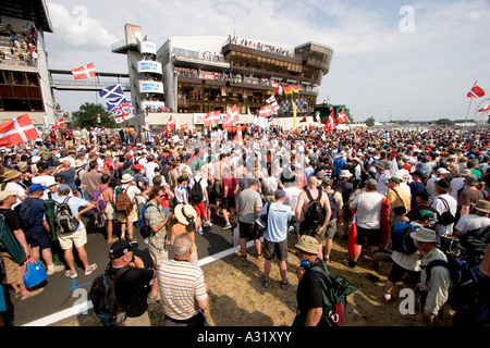 Après la victoire au Mans 2006 - la foule sur la piste pour célébrer Banque D'Images