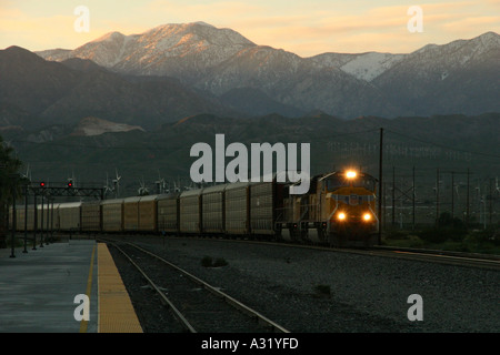 Le Train de marchandises de l'Union Pacific North Palm Springs USA Banque D'Images