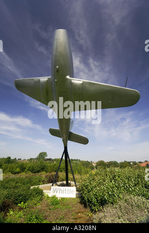 Le Gloster E28/39 mémorial à Sir Frank Whittle sur le rond-point A426 à Lutterworth Leicestershire Angleterre Banque D'Images