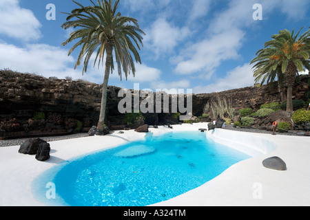 Dans la piscine, Grande Jameo Jameos del Agua, Lanzarote, îles Canaries, Espagne Banque D'Images