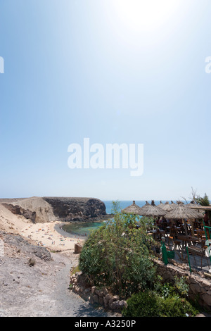 Clifftop restaurant, Playa de Papagayo, près de Playa Blanca, Lanzarote, îles Canaries, Espagne Banque D'Images