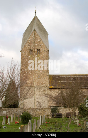 La tour ouest de l'église St Marys, Bramber, West Sussex. Banque D'Images