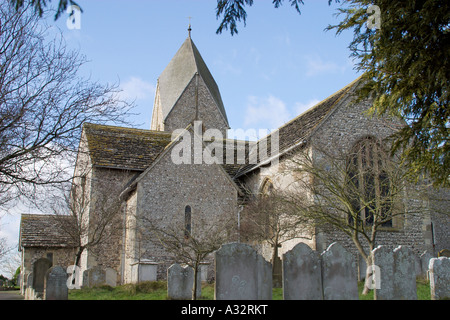 L'église paroissiale de St Mary's Church, Bramber, West Sussex avec tour de Saxe. Banque D'Images