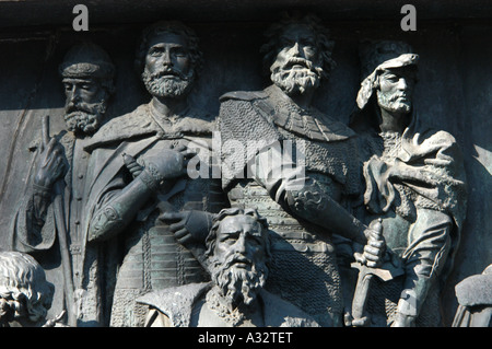 Saint Alexandre Nevsky et russe Dmitri Donskoï. Détail du monument pour le millénaire de la Russie à Krasnodar, Russie Banque D'Images