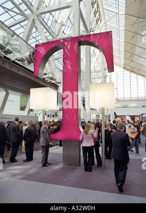 CeBIT 2005 - Logo de la Deutsche Telekom AG, Hanovre, Allemagne Banque D'Images