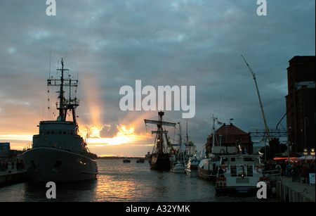 Le port de Wismar au coucher du soleil, Allemagne Banque D'Images