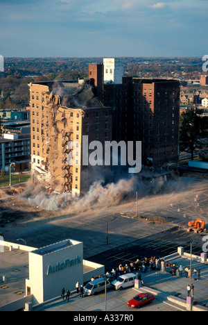 Séquence d'implosion du bâtiment 794 Banque D'Images