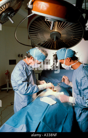 Chirurgiens exploitant 49A Banque D'Images