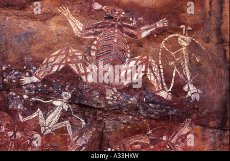 L'art autochtone dans l'Anbangbang abri sur Nourlangie Rock Banque D'Images