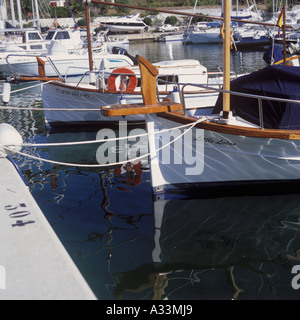 Close up of traditional Llaut bateaux à vue Marina Puerto de Bonaire autrement connu sous le nom de Port del Cocodrilo sur la côte nord de Banque D'Images