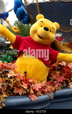 Winnie l'ourson au cours de parade au Magic Kingdom orlando florida usa Banque D'Images