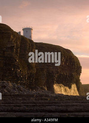 Nashpoint Sunrise Hiver phare Beach Heritage Coast Vallée de Glamorgan au Pays de Galles du Sud Banque D'Images