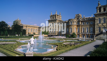 Le Palais de Blenheim, terrasses d'eau Woodstock, Oxfordshire, Angleterre. Banque D'Images