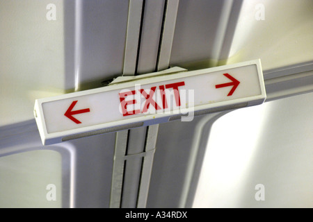 Quitter le Zeichenin einem Flugzeug, symbole de sortie de l'avion à l'intérieur Banque D'Images