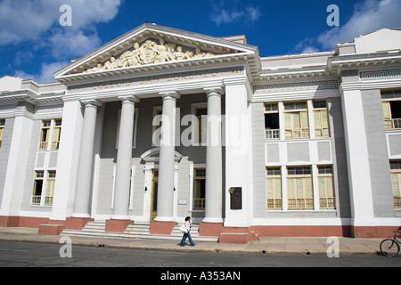 Colegio San Lorenzo, Parque Jose Marti, Plaza de Armas, Cienfuegos, Cienfuegos Province, Cuba Banque D'Images