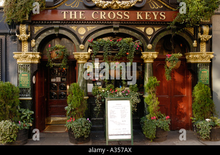 La croix saisit le pub dans Endell Street Covent Garden London Banque D'Images