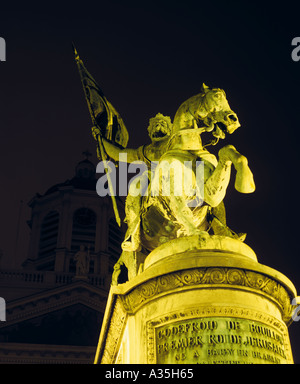 Une vue de la nuit de la statue équestre d'Godefroyde Bouillon l'un des chefs de la première croisade en 1096 Banque D'Images