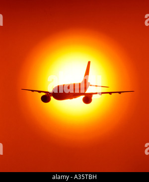 In der Abendsonne Passagierflugzeug, avion en soleil du soir Banque D'Images