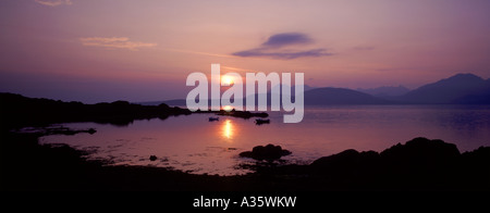 Coucher de soleil sur la Black Cullins de Tarskavaig, île de Skye, les Highlands écossais. GPAN 0037 Banque D'Images