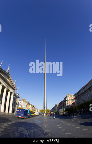 Coup du GPO fisheye et millennium monument de Dublin Spire aiguille de lumière dans O'Connell Street Dublin Banque D'Images