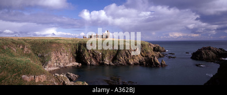 Slains château, construit sur un promontoire rocheux au nord-est, dans l'Aberdeenshire. Grampian. L'Écosse. GPAN 0022 Banque D'Images